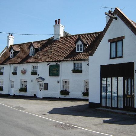 The Crown Hotel Mundford Экстерьер фото