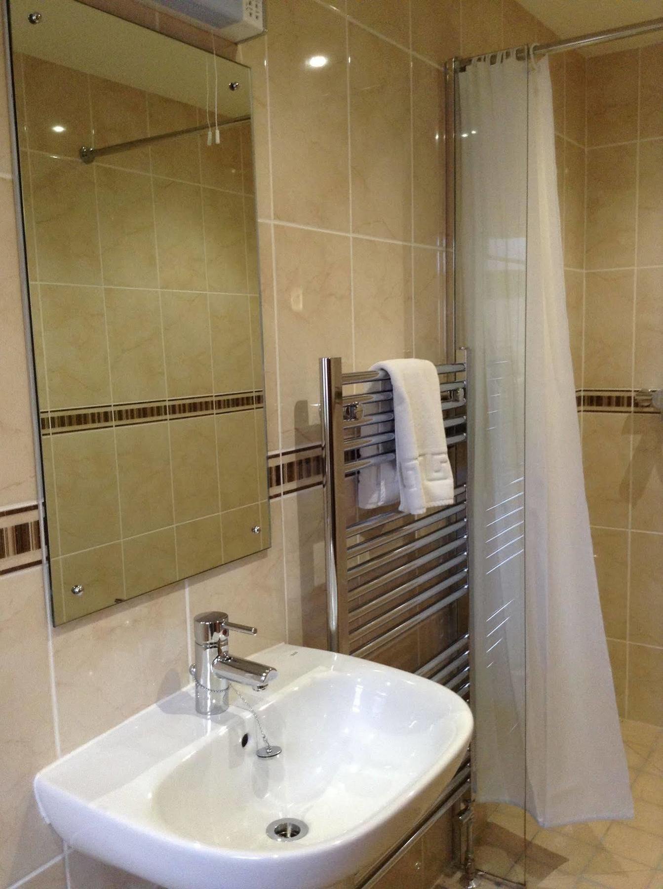 The Crown Hotel Mundford Экстерьер фото